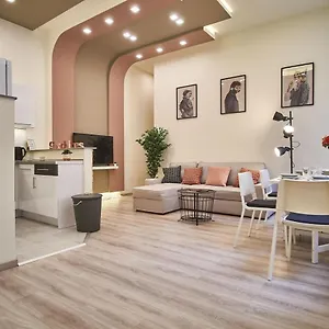 F4 Design Apartment- Boedapest